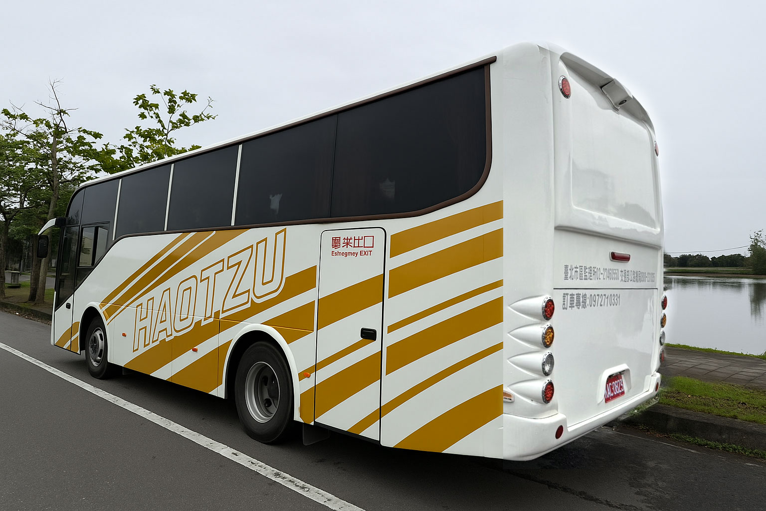 27人座中巴